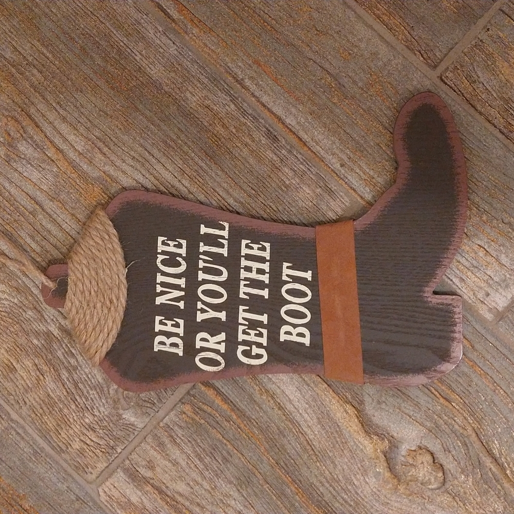 BOOT WALL DECOR